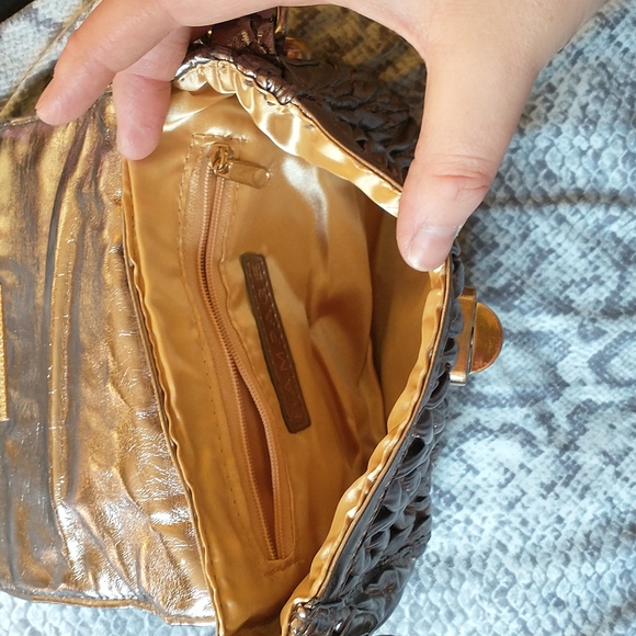 Rampage Purse with shoulder strap - Picture 3 of 4